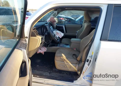 2011 Toyota 4Runner Sr5 V6 z USA, uszkodzony, nr VIN JTEZU5JR2B5016529